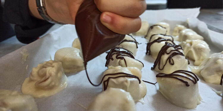 Liselilerin ürettiği turunçlu çikolata tescillendi