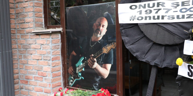 Müzisyen Onur Şener vefatının 1'inci yılında anıldı