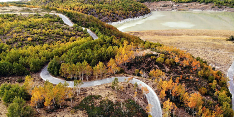 Nemrut Krater Gölü'nde sonbahar renkleri