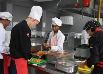 Okulda, atıl malzemelerden mutfak kuruldu