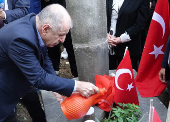 Özdağ: Ali Rıza Bey'in kabri şehitlikte olmalı