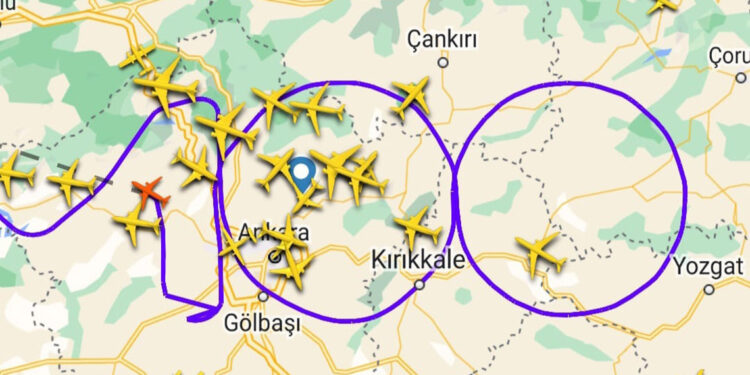 Pegasus'un 100'üncü yıl uçağı gökyüzüne '100' çizdi