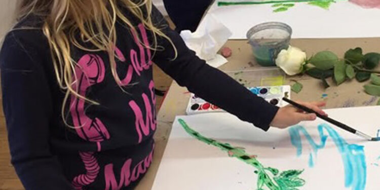 Çocukların yaptığı resimlere dikkat!