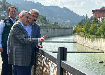 Rize'de yağışlar sonrası yollar ve derelerde inceleme
