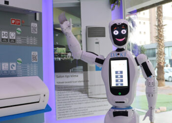 Robot 'Daki', klima pazarlıyor