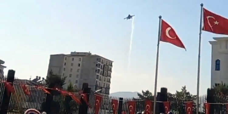 SOLOTÜRK Elazığ’da selamlama uçuşu gerçekleştirdi