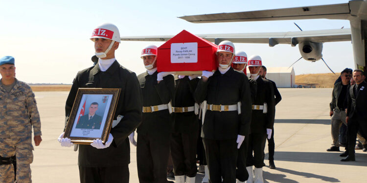 Şehit Uzman Çavuş Recep Parlak, toprağa verildi