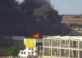 Silivri'de mobilya fabrikasında yangın