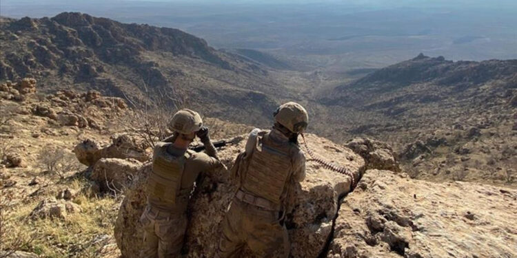 Sınırda yakalanan 2 terörist, milletvekili aracından çıktı