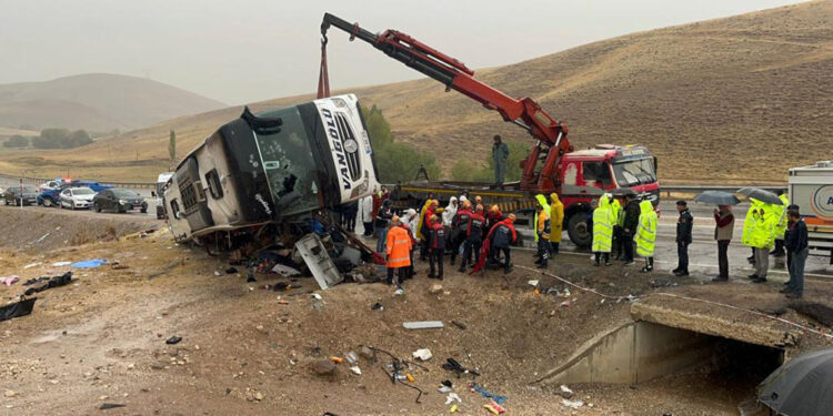 Sivas'ta 8 kişinin öldüğü kazada otobüs şoförü tutuklandı