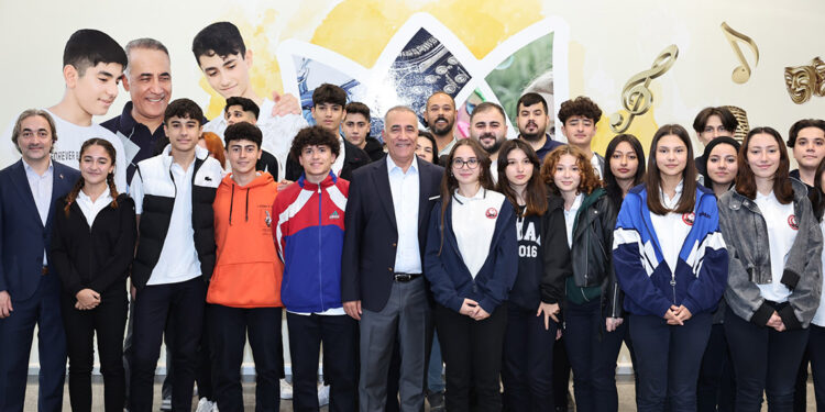 Sultangazi’de en çok atık toplayan okullar ödüllendirildi