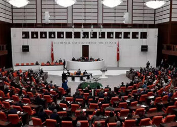 TBMM Genel Kurulu'nda, SP'nin sıra krizi çözüldü