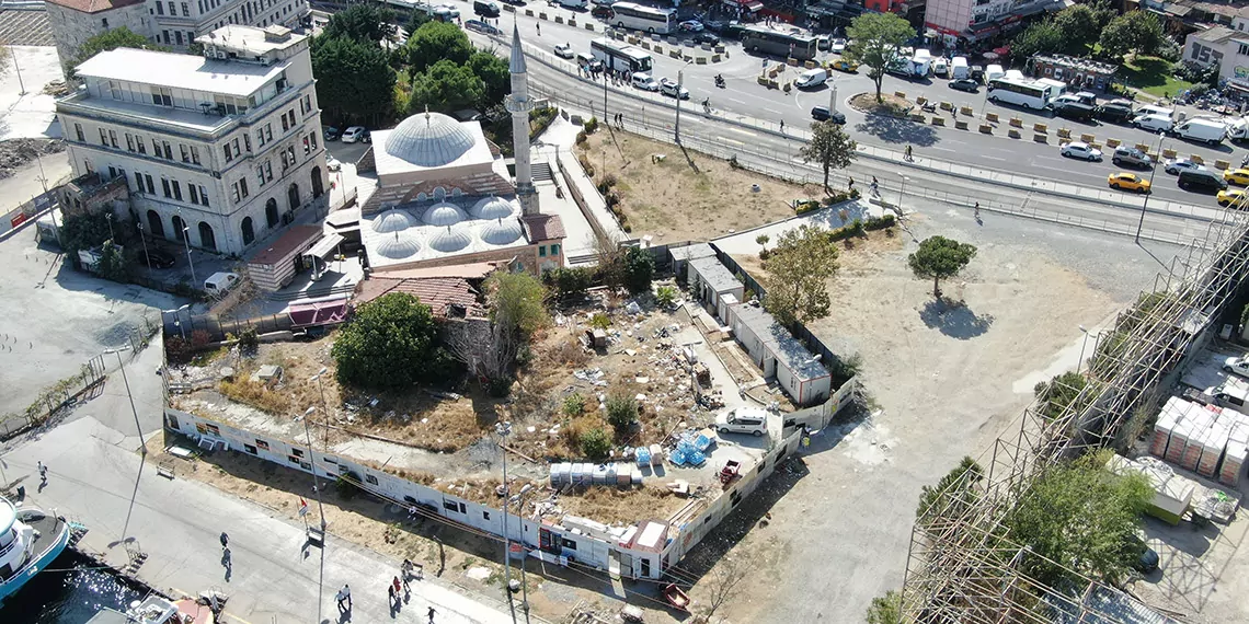 Tarihi ahi celebi sibyan mektebinin cevresi depoya dondud - yerel haberler - haberton