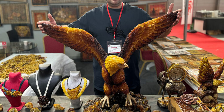 Tespih ve Doğal Taşlar Fuarı'nda 50 bin dolarlık heykele ilgi