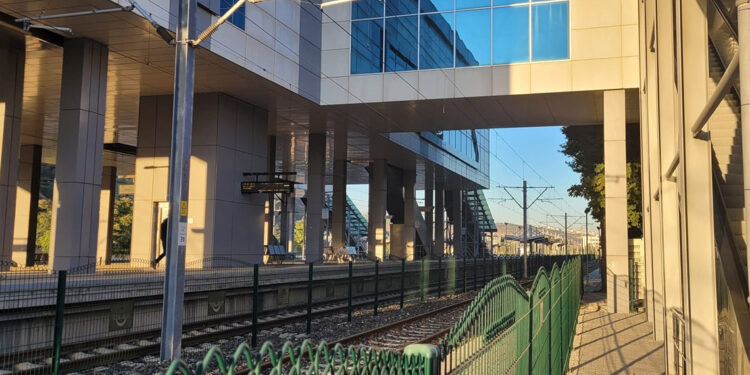 Test aşamasındaki YHT raydan çıktı: 4 yaralı