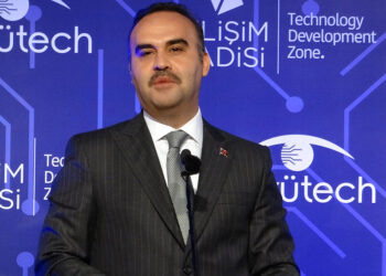Türkiye bu kez devrimin seyircisi değil öncüsü