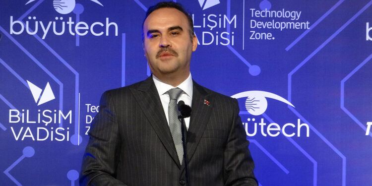 Türkiye bu kez devrimin seyircisi değil öncüsü