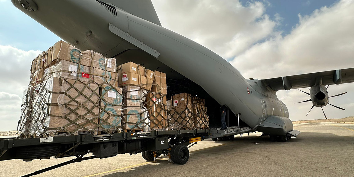 Türkiye'den Gazze'ye 4 uçak yardım malzemesi