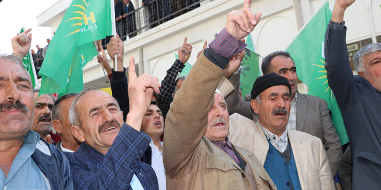 Van'da Filistin'e destek; ABD ve İsrail aleyhine slogan attılar