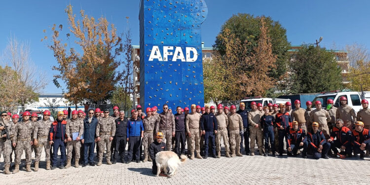 Van'da, polis ve jandarmanın katılımıyla deprem tatbikatı