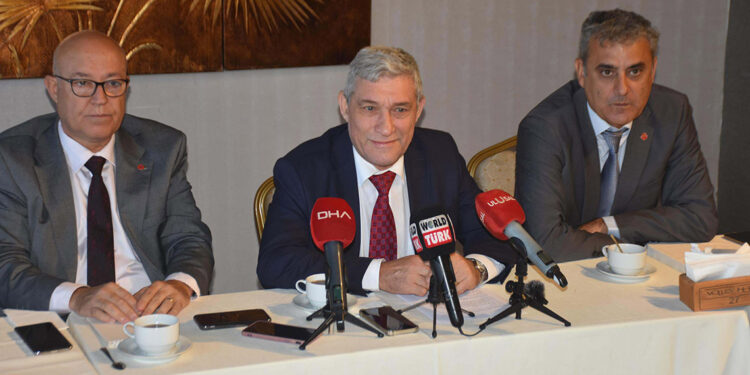 Vatan Partisi'nin İzmir adayı Serhan Bolluk oldu