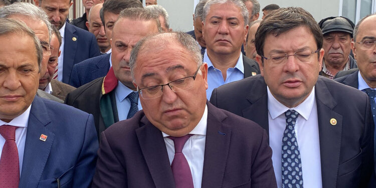 Yalova Belediyesi'ndeki 'zimmet' davasında ek süre talebi