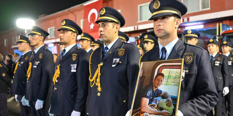 Yangında ölen itfaiyecinin oksijen tüpü bitmiş