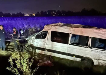 Yolcu minibüsü şarampole yuvarlandı: 1 ölü, 10 yaralı