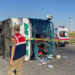 Yolcu otobüsü otomobile çarpıp devrildi: 2 ölü, 25 yaralı
