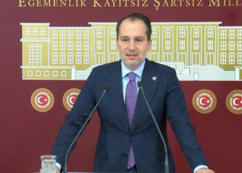 Zalimin karşısında durmak mecburiyetindeyiz