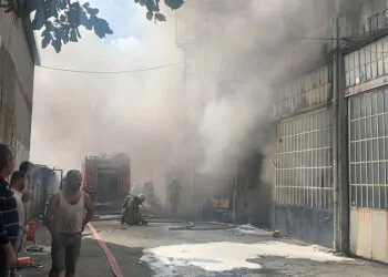 Zeytinburnu'nda iş yeride yangın