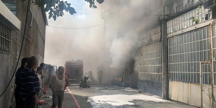 Zeytinburnu'nda iş yeride yangın