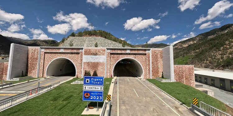 Zigana Tüneli'nden 1 milyon 100 bin araç geçiş yaptı