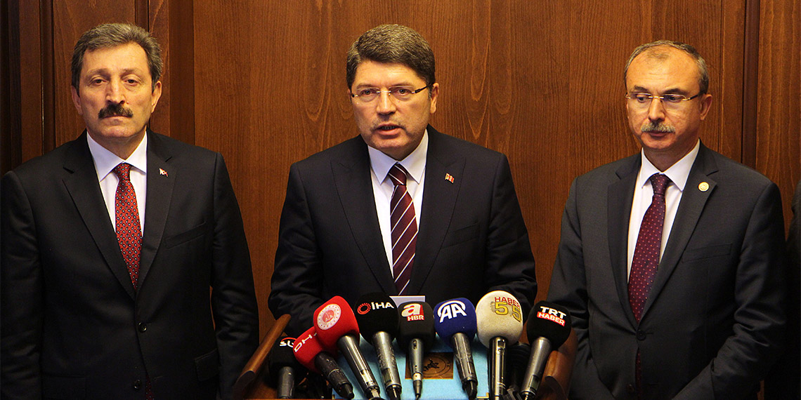 Adalet Bakanı Yılmaz Tunç, İsrail'in ablukası altındaki Gazze'ye düzenlenen saldırılar ve bölgede yaşananlarla ilgili değerlendirmede bulundu. Bakan Tunç, “İsrail, Filistin'de insanlık suçu var. Hukuksuzluk var. Maalesef dünyanın gözü önünde. Buna adeta soykırım diyebiliriz” dedi.