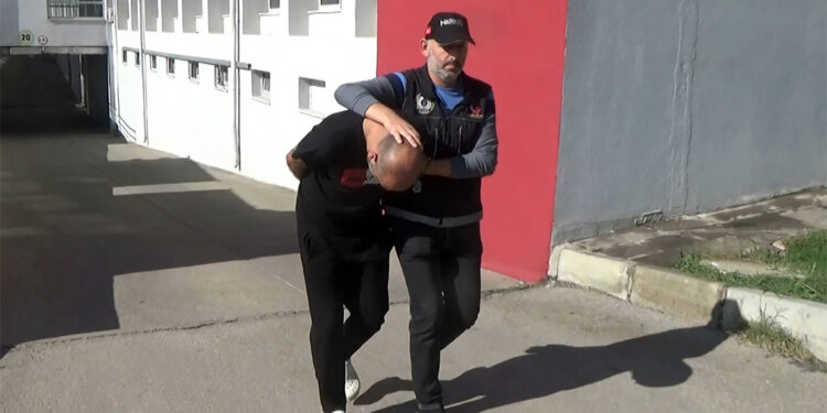 Adana'da torbacı operasyonuna 2 tutuklama