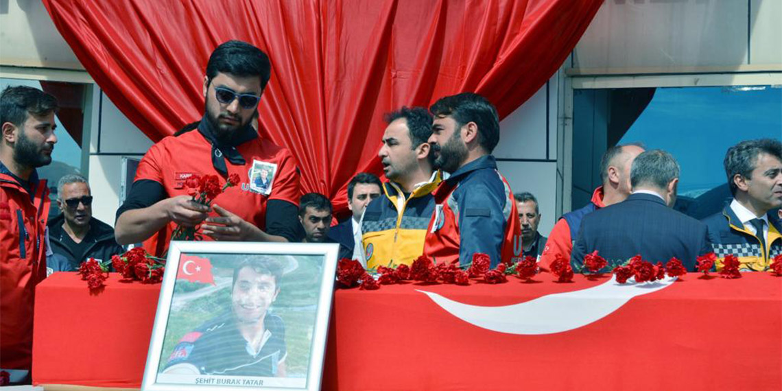Afrin'de şehit olan UMKE görevlisi Burak Tatar (23) anısına futbol turnuvası düzenlendi.