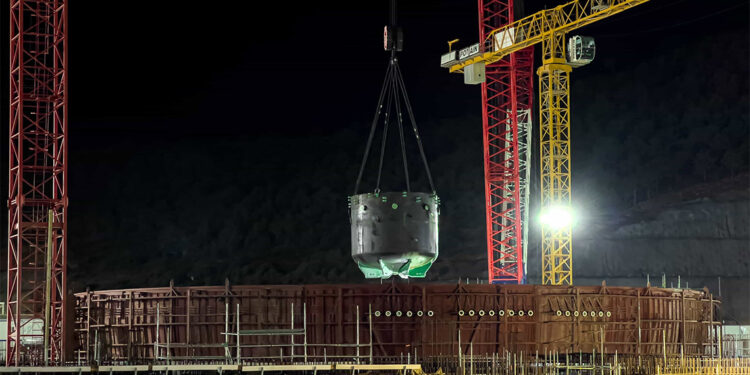 Akkuyu'nun 4'üncü ünitesindeki kor tutucunun kurulumu bitti