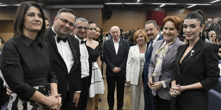 Akşener, 'Zübeyde Analar ve Oğullar' filminin galasına katıldı