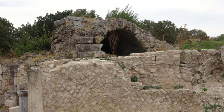Alexandria Troas Antik Kenti'nde 2 bin yıllık sikke bulundu