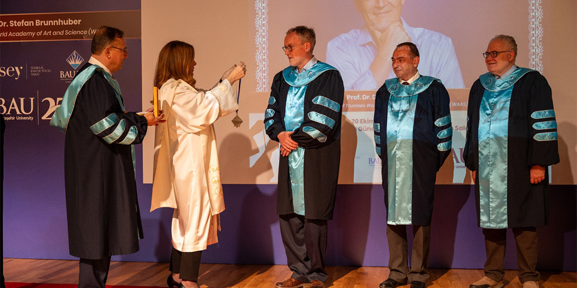 Dünya Sanat ve Bilim Akademisi Mütevelli Heyeti Üyesi Prof. Dr. Stefan Brunnhuber, “Yeni bir parasal sistemle 2030 Birleşmiş Milletler kalkınma hedeflerine ulaşılabilir” dedi.