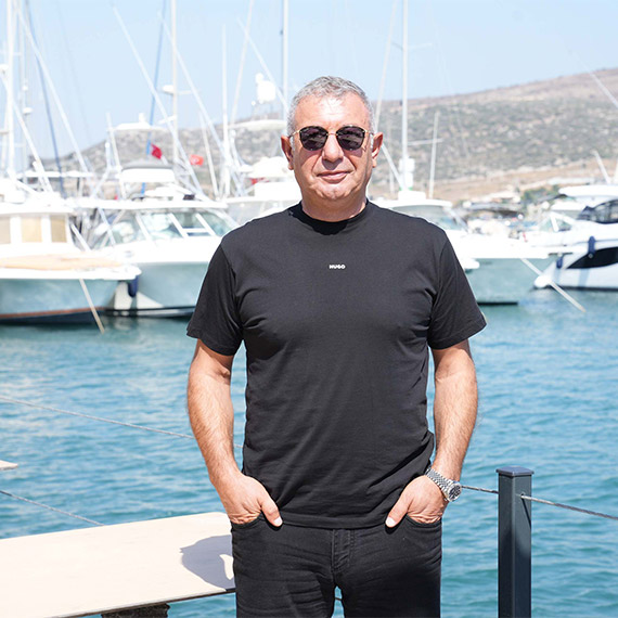 Filoğlu Group Yönetim Kurulu Başkanı Fatih Fil, "Yavaş yavaş kurumsallaşıyoruz ancak birdenbire kurumsallaşmak benim mantığıma pek yatmıyor. Açıkçası amatör ruhu kaybetmeden profesyonelleşmek bana daha doğru geliyor" dedi.