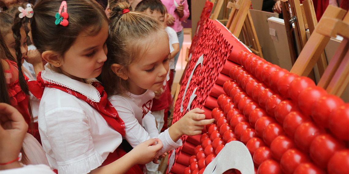 Edirne'de 100 Türk bayrağından oluşan sergi açıldı
