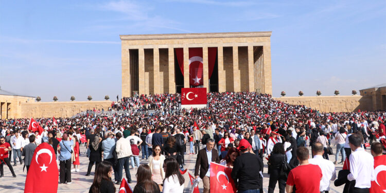 Anıtkabir Cumhuriyet'in 100'üncü yıl dönümünde akına uğradı