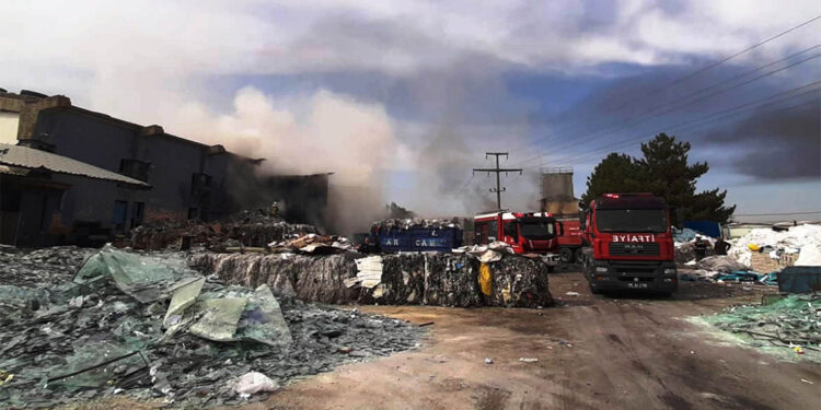 Ankara'da geri dönüşüm fabrikasında yangın