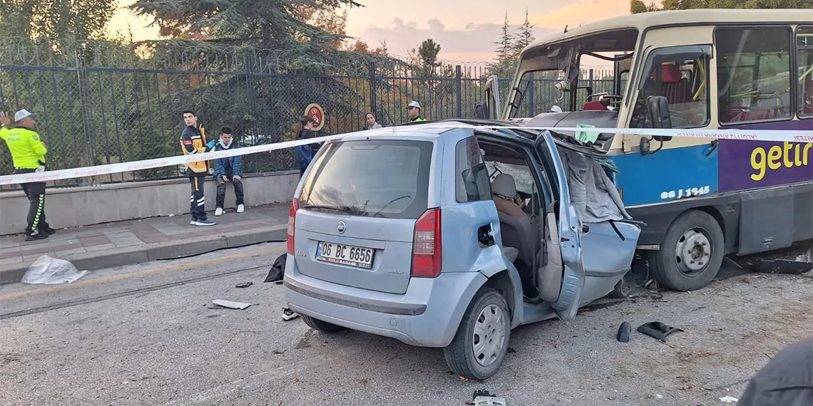 Ankara'da otomobil ile minibüs çarpıştı; 1 ölü, 14 yaralı