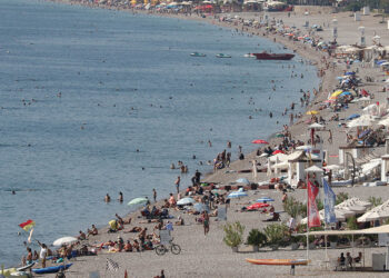 Antalya'da ekim ayının son haftasında deniz keyfi