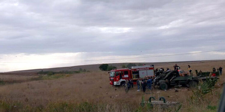 askeri araç tarlaya devrildi: 3 yaralı