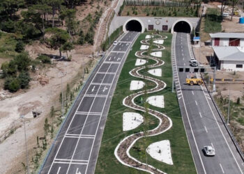 Assos ve Troya tünellerinden 3 milyondan fazla araç geçti