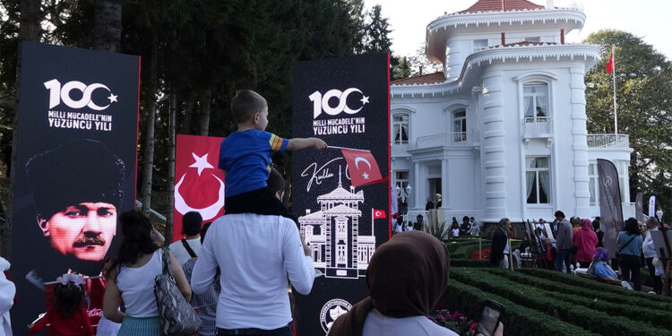 Atatürk Köşkü 100'üncü yılda ziyarete açıldı
