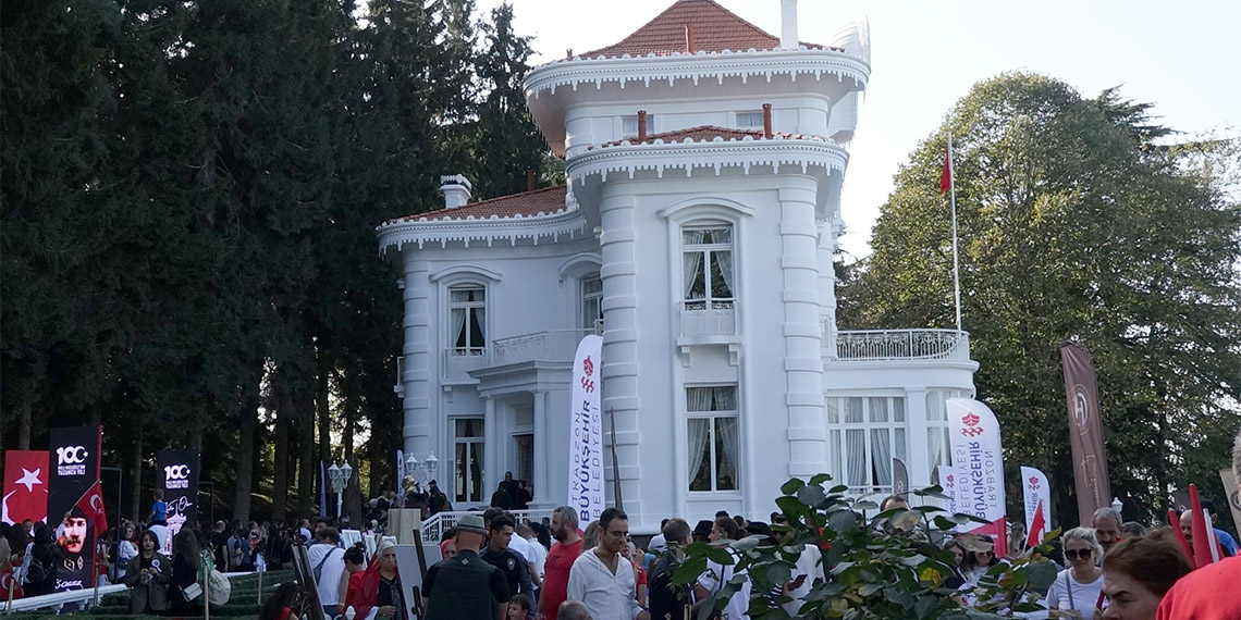 Atatürk Köşkü 100'üncü yılda ziyarete açıldı